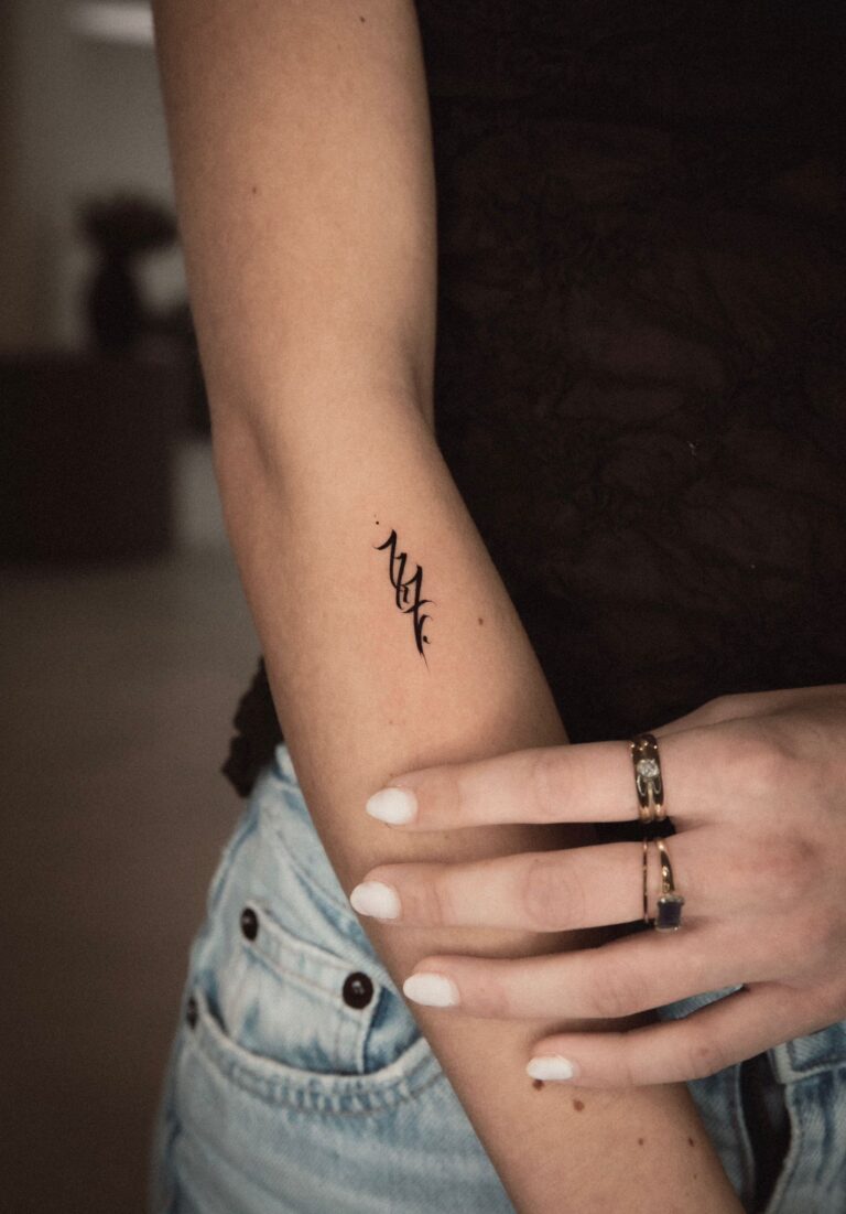 Abstract tattoo by Alma Studio